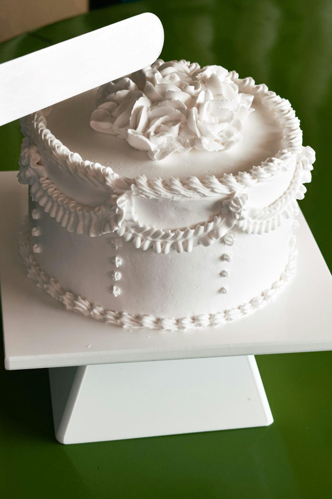 Hand-finished white cake
